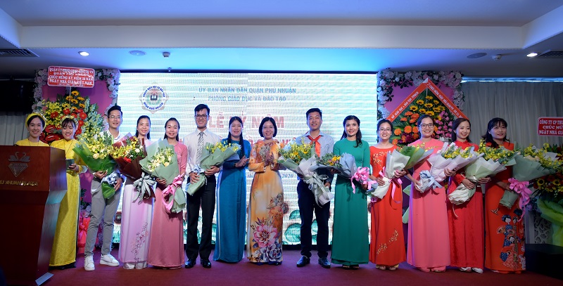 Nha khoa Anna đồng hành chương trình Lễ kỉ niệm 38 năm ngày Nhà giáo Việt Nam tại Phú Nhuận